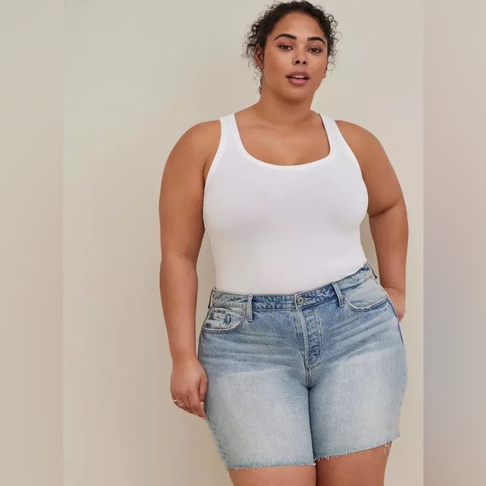 Torrid High-Rise Bermuda Short - Premium Classic Medium Wash NWT